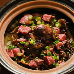 【名物土鍋ご飯】和牛とフォアグラが織りなす贅沢なご飯の写真