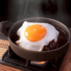 デミソースの目玉焼きハンバーグ