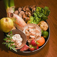 季節の新鮮な食材を毎日市場で仕入れ