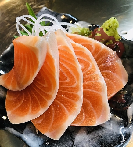居心地抜群。旬の地魚や馬刺しが旨い