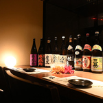 カップルやご夫婦に人気のカウンター席。お二人で肩を並べて九州料理と厳選した銘酒をどうぞ！