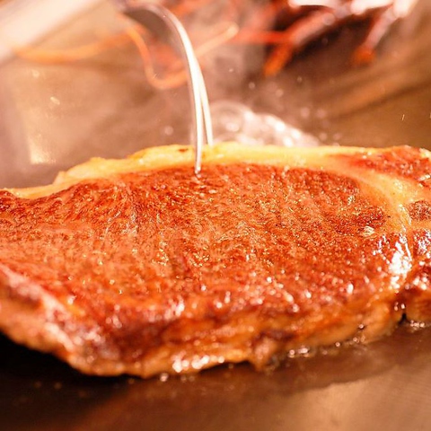 五感に響く和かなの鉄板焼き。岩手県産の特選牛肉や贅沢な海の幸をご堪能ください。