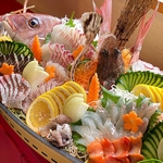 釣りたての魚を調理して当店でお召し上がりいただけます。新鮮な魚は味も格別。ぜひご賞味ください。