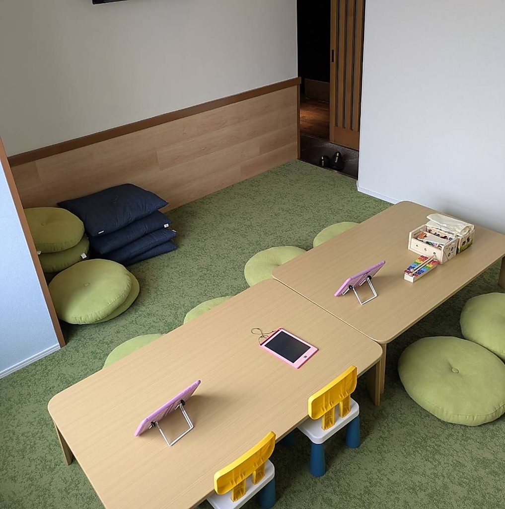 キッズルーム完備しております！お座敷とキッズルームは結合可能なのでご家族連れもの宴会もできます