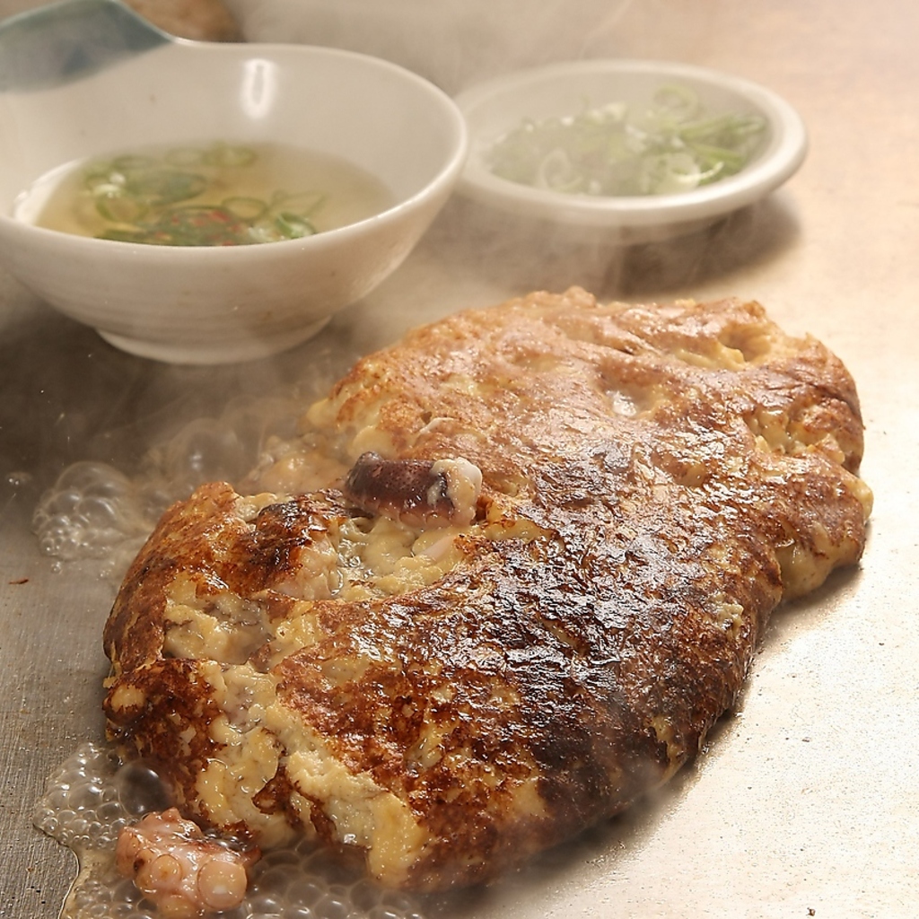 新発想の丸くないたこ焼♪だしにつけて食べる明石風とソースをかけた大阪風ソース味お好みでどうぞ！