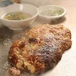 新発想の丸くないたこ焼♪だしにつけて食べる明石風とソースをかけた大阪風ソース味お好みでどうぞ！