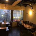 女子会や誕生日、仕事帰りの飲み会に♪テーブル席・カウンターをご用意☆