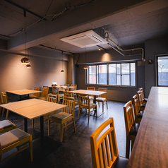 【アットホームなカウンターで味わう】当店のカウンター席は、アットホームな雰囲気が魅力です。6席設けられており、一人でも気軽に立ち寄れる空間となっています。可部駅前という便利な立地に位置しており、サク飲みにも最適です。焼きたての料理を目の前で楽しみながら、素敵な時間をお過ごしください★