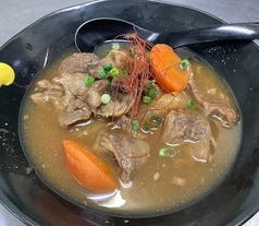 赤身牛すじとホルモン煮込み