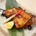 料理メニュー写真 名物　骨付き鳥もも肉の豪快一本焼き