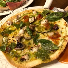 タコと蓮根のジェノベーゼピザ