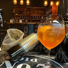 イタリアでは定番の食前酒「スプリッツ」の写真