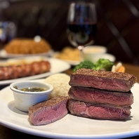 ボリューム満点の肉厚ステーキ