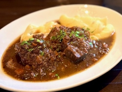 ペポーゾ（牛肉と黒胡椒の赤ワイン煮込み）
