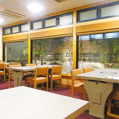 落ち着いた空間でごゆっくりとお食事をお愉しみいただけます。