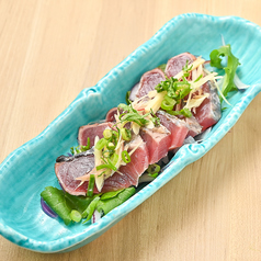 たっぷり薬味の鰹のたたき
