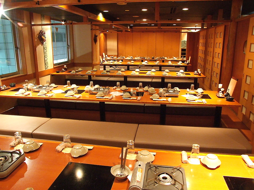 【20～100名個室】大人数の宴会は３F宴会場の掘りごたつ個室で♪ふすまを外して拡張できます！