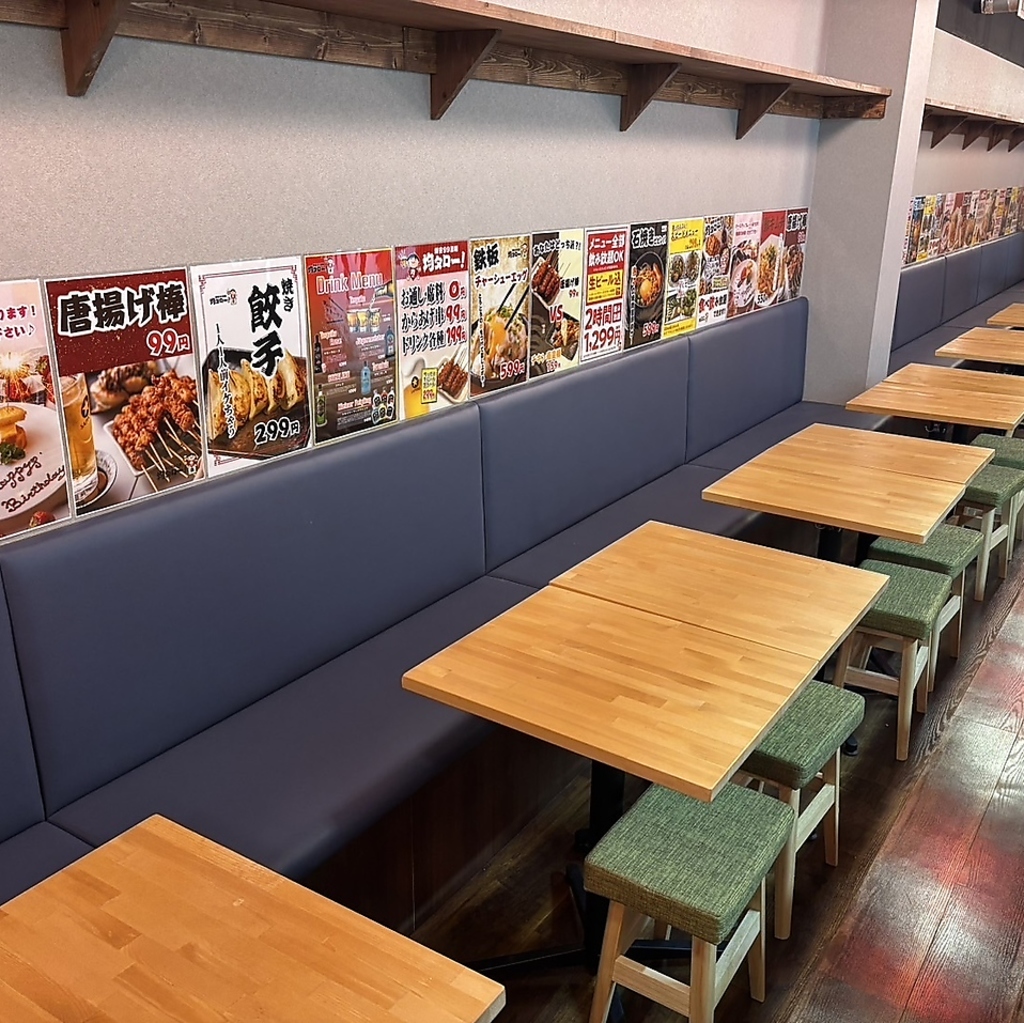 ゆったり寛げるソファ席を完備。女子会やデート、少人数の集まりにも最適。居心地の良い空間をご提供