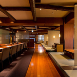 ゆったりできる掘りごたつ席や職人が、かにを捌く姿が見えるカウンターなど様々な空間をご用意。