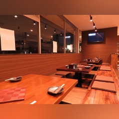 足を伸ばせる掘りごたつ席でくつろぎの一時を。掘りごたつ席のご宴会は最大38名様まで収容可能！