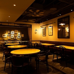 2～4名様でゆったりできる円テーブル