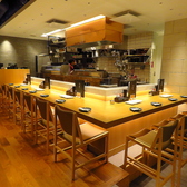 ～系列店紹介　きんざん住吉店～臨場感あふれるオープンキッチンのカウンター席や、最大30名様まで対応可能な半個室を完備。デートから会社宴会まで幅広く利用できます。HAERAでのお買い物の後にもぜひご来店ください。　