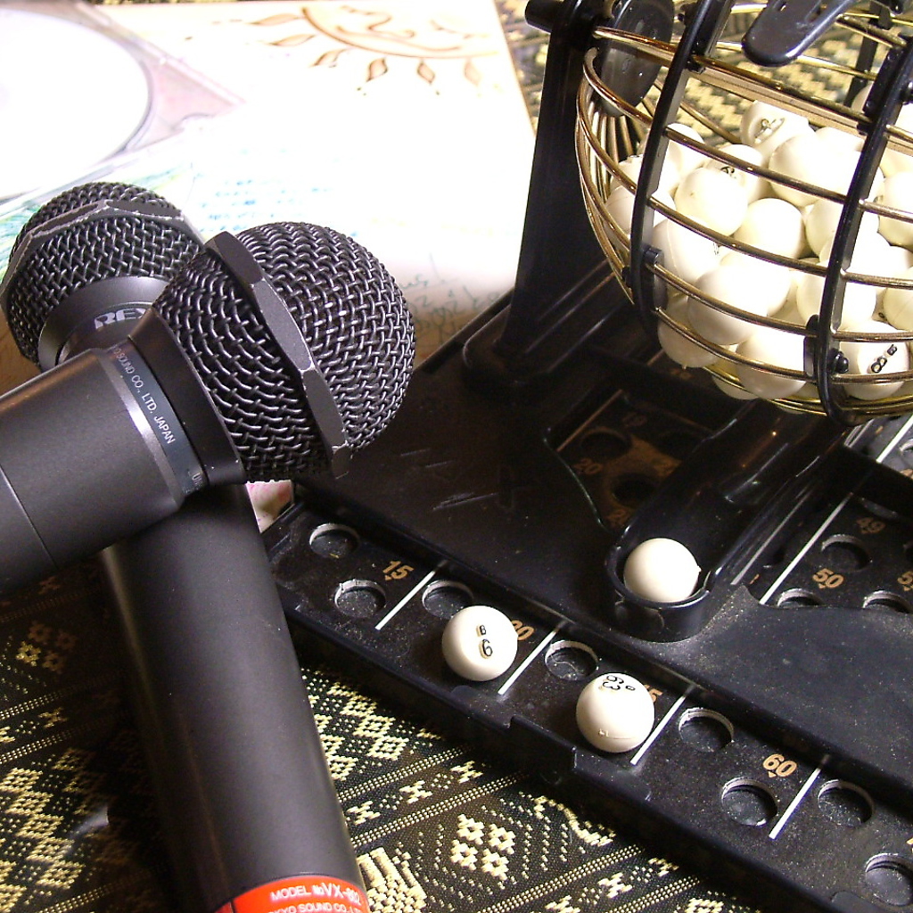 茅ヶ崎ドンナポリではマイクやビンゴもご用意しています！貸切パーティも盛り上がること間違いなし！