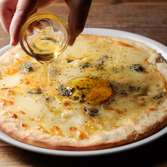 クアトロフォルマッジ ピザ