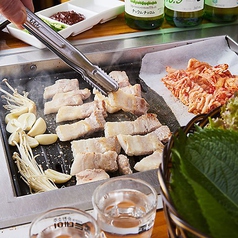 2H飲み放題付！サムギョプサルSET特別コース★お野菜も一緒に食べれる大人気コース！5000円⇒4000円の写真