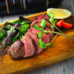 ボリュームも味も大満足の贅沢肉ランチプレート