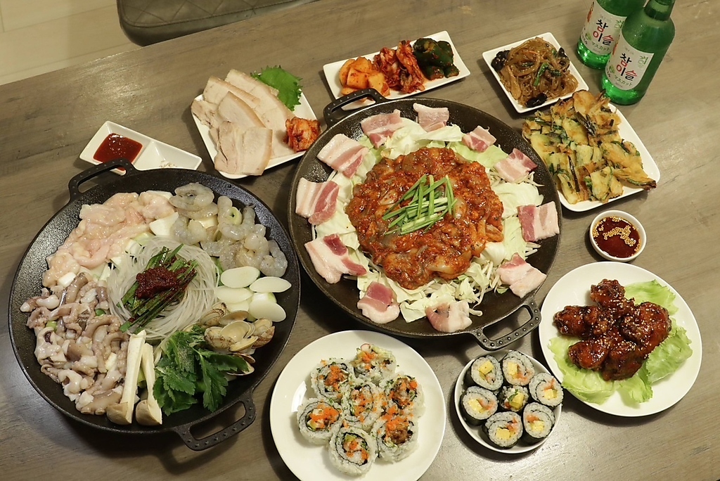 お好きな具材を選べるので、オリジナル海鮮鍋を作ることができます！詳しくはメニュー欄まで！