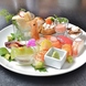 新鮮な活魚寿司も人気