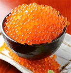 1000℃の備長炭で焼く干物や築地直送鮮魚、こぼれいくら飯等、人気メニューがずらり。