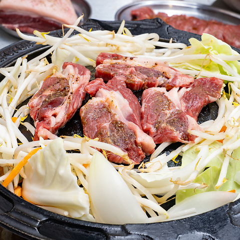 厳選されたラム肉でジンギスカンやお料理、お酒を楽しめる調布のお店♪