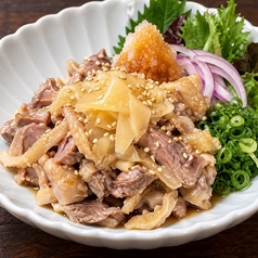 噛めば噛むほど旨味溢れる鶏肉と薬味の絶妙なハーモニー