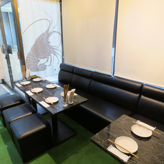 広々とした6名テーブル（ソファー席）