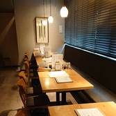 清潔感のある木目調のデザインで落ち着いた雰囲気の店内は、広々ゆったりで宴会や飲み会、ご家族、女子会にぴったり◎お蕎麦屋さんのイメージが変わる『じねんじょ庵』でおいしく楽しいひとときをゆっくりお過ごしください。