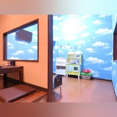 小さなお子様連れも大歓迎！ママに嬉しいキッズスペースもご用意しております。お座敷、お子様椅子、おむつ替えスペース、塗り絵、DVD鑑賞用テレビなどご家族でゆっくりお食事頂けます♪お気軽にお越しください♪