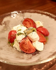 ”Caprese" Mozzarella Cheese and Fresh Tomato【トマトとモッツァレラチーズのカプレーゼ】