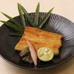 鰻の白焼き　酢橘とマルドン塩を添えて