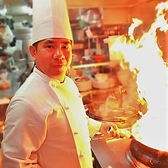 海南鶏飯グループ総料理長アレックスシェフ！！マレーシアクアランプール出身。シンガポール、マレーシアで数々の有名店で修業を積み来日。15年間、シンガポール大使館へのケータリングで腕を揮ってきました。