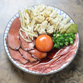 料理メニュー写真&nbsp;【名物】生ホルモンユッケ(漬け卵と九州醤油)