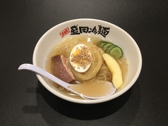 〆には1人1つずつ！極上の本場盛岡冷麺！