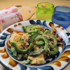 沖縄料理の定番メニュー☆ほろ苦さがお酒もすすむ…♪ 【 ゴーヤちゃんぷる 】の写真