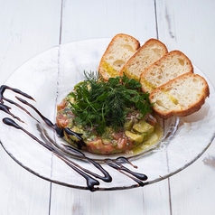 サーモンとアボカドのタルタル