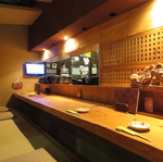 木のぬくもりが安らぐカウンター席は掘りごたつになっているのが嬉しい◎ゆったりとお寛ぎください♪