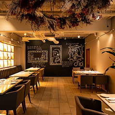 【テーブル席：4名×13卓】