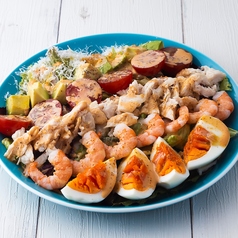 エビとアボカドの具だくさんコブサラダ