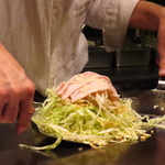 広島出身のオーナーが焼く本場のお好み焼き