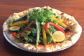 料理メニュー写真 名物！焼き野菜のMIXピザ